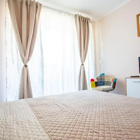 Petroviart With Free Parking & Ev Charger Apartment *
