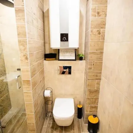 Apartment Petroviart With Free Parking & Ev Charger *