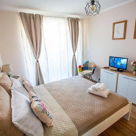 Petroviart With Free Parking & Ev Charger * Varna