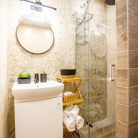 Apartment Petroviart With Free Parking & Ev Charger