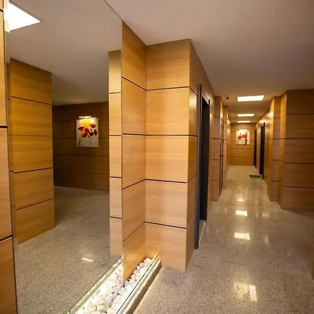 Petroviart With Free Parking & Ev Charger Apartment *
