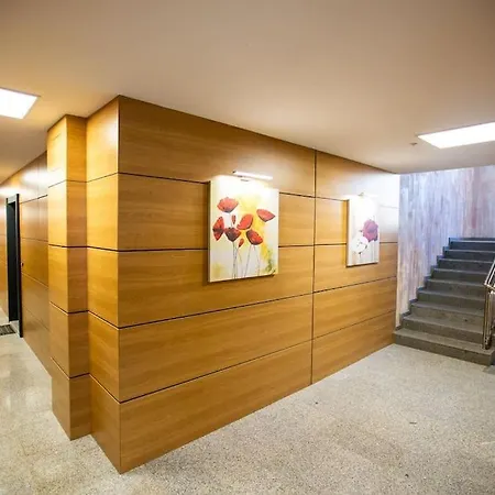 Petroviart With Free Parking & Ev Charger Apartment
